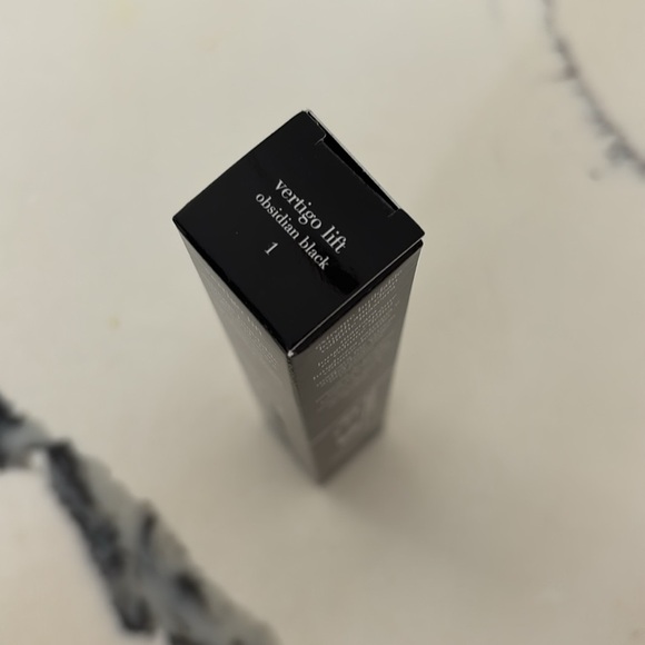 Giorgio Armani Vertigo Lift Black Mascara - Picture 2 of 4